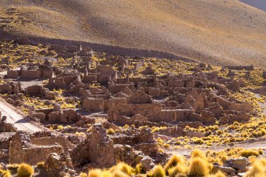 Andean platosundaki hayalet köy, Bolivya. Terk edilmiş maden. San Antonio de Lipez.