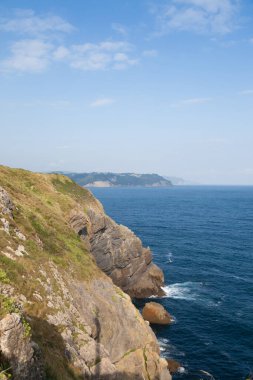 Cape Santa Catalina uçurumları manzarası, İspanya. Bisküvi Körfezi. İspanyol manzarası