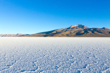Salar de Uyuni, Bolivya. Dünyadaki en büyük tuz düzlüğü. Bolivya manzarası. Cerro Tunupa görünümü