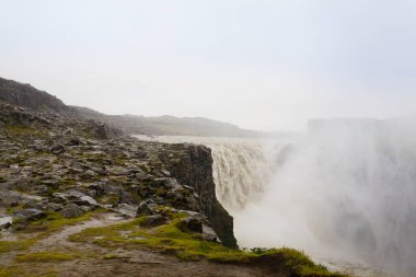 Yaz mevsimi manzaralı Dettifoss şelaleleri, İzlanda. İzlanda manzarası.
