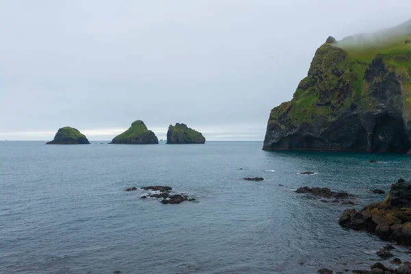 冰岛Vestmannaeyjar岛海滩 象形岩石 Vestmann群岛 — 图库照片
