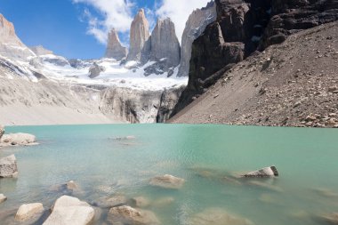 Torres del Paine doruklarına görünümü, Şili. Şili Patagonya manzara. Temel Las Torres bakış açısı