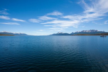 Beagle Kanalı 'nda seyrüsefer, Arjantin manzarası. Tierra del Fuego