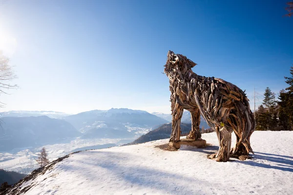 Scultura Legno Lupo Fatto Rami Albero Vaia Tempesta Lupo — Foto Stock