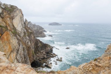 Penas Burnu 'nun kayalıkları, Asturias, İspanya. İspanyol kıyı şeridi manzarası