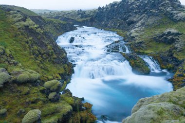 Silfurfoss yaz sezonu görünümünde, İzlanda düşüyor. İzlanda manzara.