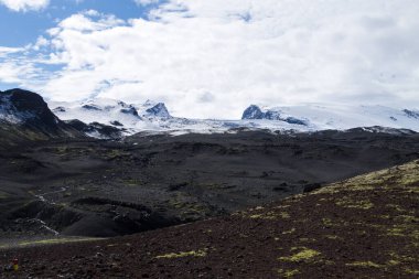 İzlanda 'nın Kverfjoll bölgesi yakınlarındaki Vatnajokull buzulu. Kverkfjoll Dağı