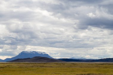 İzlanda manzarası. İzlanda 'dan Heroubreio Tuya Manzarası