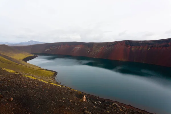 Вулканічний Кратер Водою Поблизу Ландманналаугар Ісландія Кольорові Гори — стокове фото