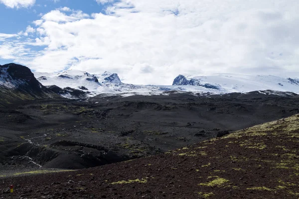 アイスランドのクヴェルフィヨール地域の近くにあるVatnajokull氷河 クヴェルクフィヨル山 — ストック写真
