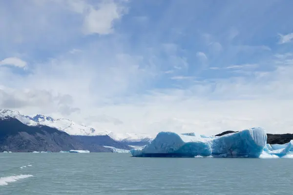 Iceberg Galleggianti Sul Lago Argentino Paesaggio Della Patagonia Argentina Lago — Foto Stock
