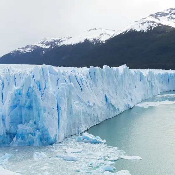 Perito Moreno buzulu manzarası, Patagonya manzarası, Arjantin. Patagonya simgesi