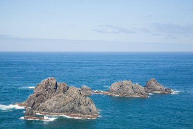 Cape Ortegal deniz yığınları, Galiçya, İspanya. İspanyol kıyı şeridi manzarası