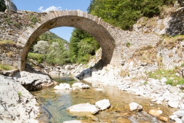 Anso, İspanya 'ya uzanan Antik Roma köprüsü. Ordesa Vadisi simgesi