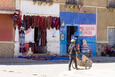 TARABUCO, BOLIVA... 06 AĞUSTOS 2017: geleneksel Tarabuco pazar görüşü, Bolivya. Bolivya simgesi.