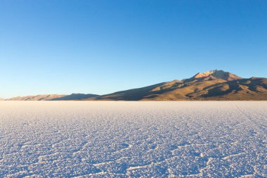 Salar de Uyuni, Bolivya. Dünyadaki en büyük tuz düzlüğü. Bolivya manzarası. Cerro Tunupa görünümü