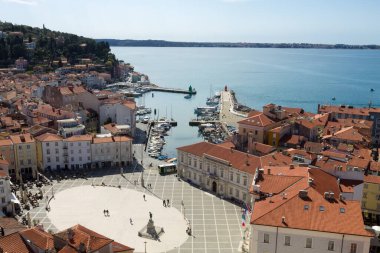 Piran ana kare hava manzarası, Slovenya. Istria dönüm noktası