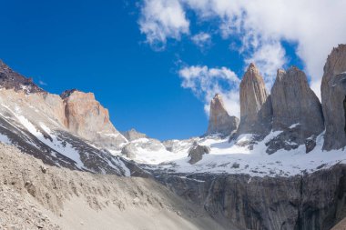 Torres del Paine Ulusal Parkı manzaralı, Şili. Şili Patagonya manzarası. Üs Las Torres bakış açısı