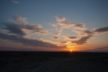 Karyn Zharik depresyonundan gün batımı, Mangystau bölgesi, Ustyurt doğal rezervi, Kazakistan manzarası