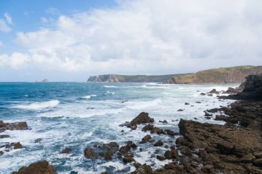 Verdicio plaj manzarası. Asturias kıyı şeridi panoraması, İspanya. İspanyol manzarası