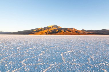 Salar de Uyuni, Bolivya. Dünyadaki en büyük tuz düzlüğü. Bolivya manzarası. Cerro Tunupa görünümü