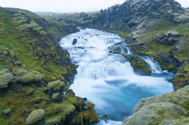 Silfurfoss yaz sezonu görünümünde, İzlanda düşüyor. İzlanda manzara.