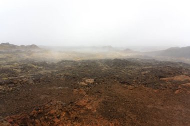 Krafla lav tarlaları, Leirhnjukur bölgesi, İzlanda manzarası. Terkedilmiş manzara