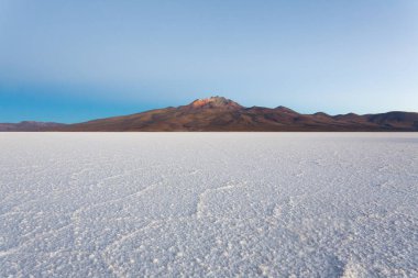 Salar de Uyuni, Bolivya. Dünyadaki en büyük tuz düzlüğü. Bolivya manzarası. Cerro Tunupa görünümü