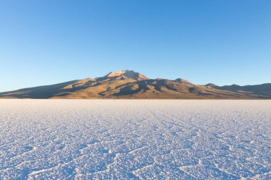 Salar de Uyuni, Bolivya. Dünyadaki en büyük tuz düzlüğü. Bolivya manzarası. Cerro Tunupa görünümü