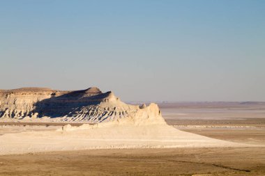 Çarpıcı Mangystau manzarası, Kazakistan. Kaya tepeleri manzaralı, Bozzhira vadisi. Orta Asya simgesi