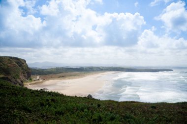 Xago plaj manzarası. Asturias kıyı şeridi panoraması, İspanya. İspanyol manzarası