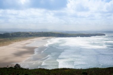 Xago plaj manzarası. Asturias kıyı şeridi panoraması, İspanya. İspanyol manzarası