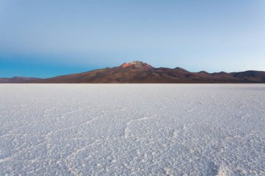 Salar de Uyuni, Bolivya. Dünyadaki en büyük tuz düzlüğü. Bolivya manzarası. Cerro Tunupa görünümü