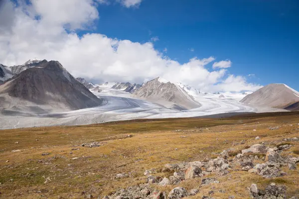 Altai tavan bogd ulusal park manzarası, Moğolistan. Potanin Buzulu Görünümü