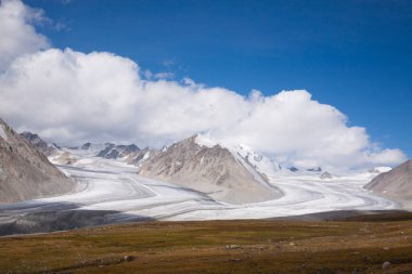 Altai tavan bogd ulusal park manzarası, Moğolistan. Potanin Buzulu Görünümü