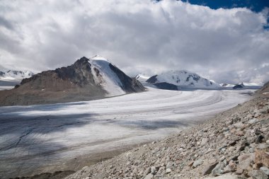 Altai tavan bogd ulusal park manzarası, Moğolistan. Potanin Buzulu Görünümü