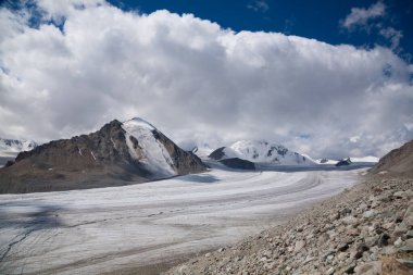 Altai tavan bogd ulusal park manzarası, Moğolistan. Potanin Buzulu Görünümü