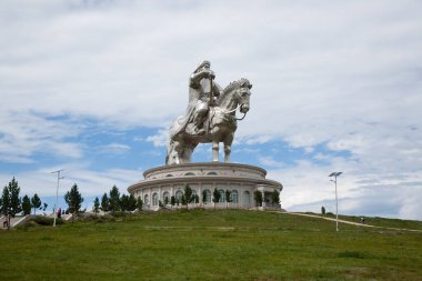 Cengiz Han binicilik heykeli manzaralı, Moğolistan. Dünyanın en uzun binicilik heykeli.