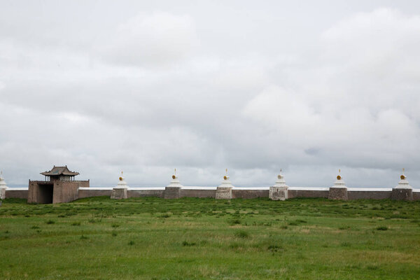 Вид на монастырь Эрзуу в Монголии. Буддийский монастырь