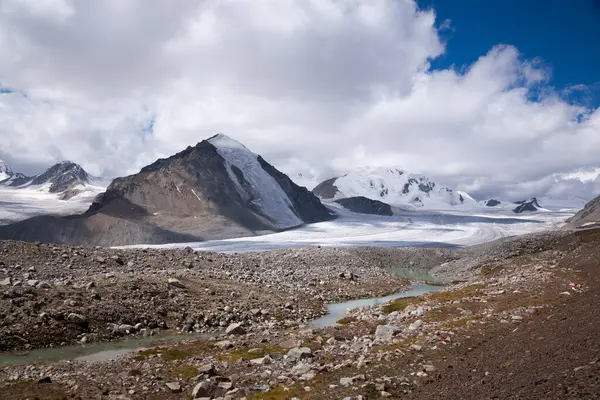 Altai tavan bogd ulusal park manzarası, Moğolistan. Potanin Buzulu Görünümü
