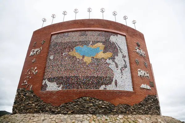 Moğolistan 'ın Kharkhorin kentindeki anıt. Moğol simgesi