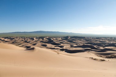 Khongoryn Els kum tepeleri manzarası, Moğolistan. Gobi Gurvansaikhan Milli Parkı