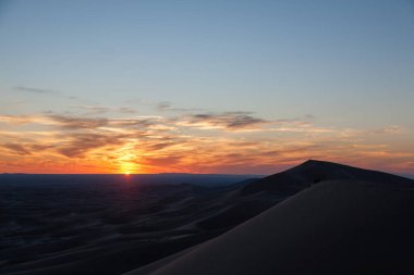 Khongoryn Els kum tepeleri manzarası, Moğolistan. Gobi Gurvansaikhan Milli Parkı