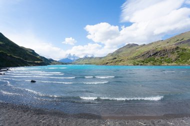 Torres del Paine Millî Parkı peyzaj, Şili. Rio Paine, Şili Patagonya