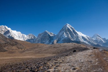 Mountains landscape near Lobuche pass, Everest base camp trekking, Khumbu glacier, Nepal