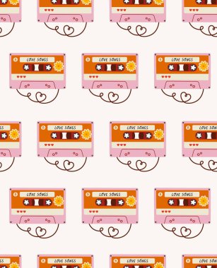 Üzerinde harf ve çiçek etiketi olan analog bir kasetin kusursuz deseni. Sevgililer Günü kavramı, romantizm, aşk, güzel anlar, aşk müziği. 