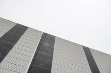 Binaların dış duvarları çizgili