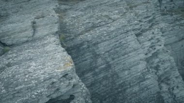 Uçan Uçurumlardaki Büyük Çatlak