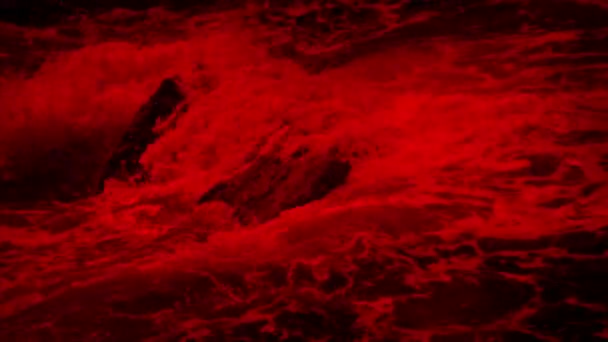 Duże Fale Rozbijają Się Ocean Rock Czerwony Niebezpieczeństwo Kolor — Wideo stockowe
