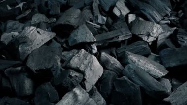 Kulübede Çember Kömür Yığını